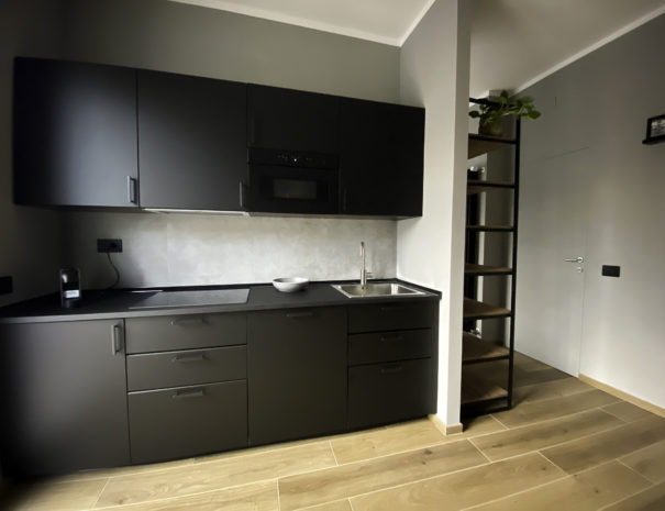 m4_black_kitchen