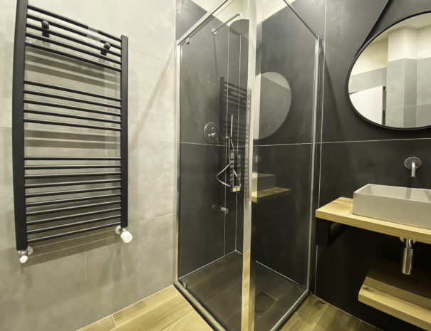 m4_black_bathroom_shower