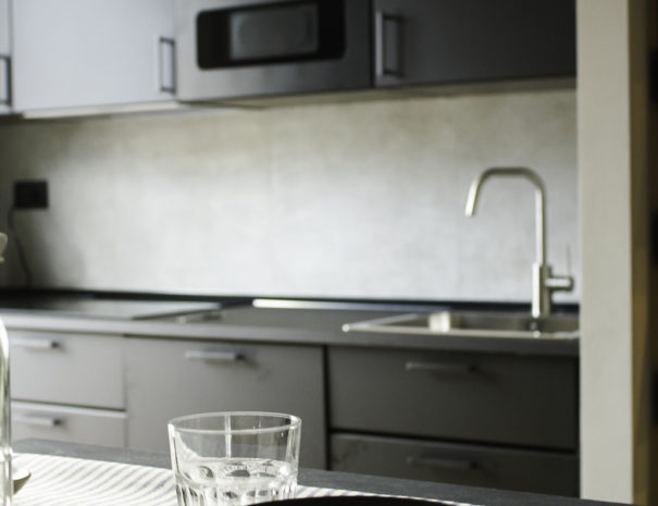 m4_black_kitchen_vertical