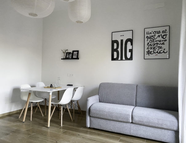 m4_white_living_room